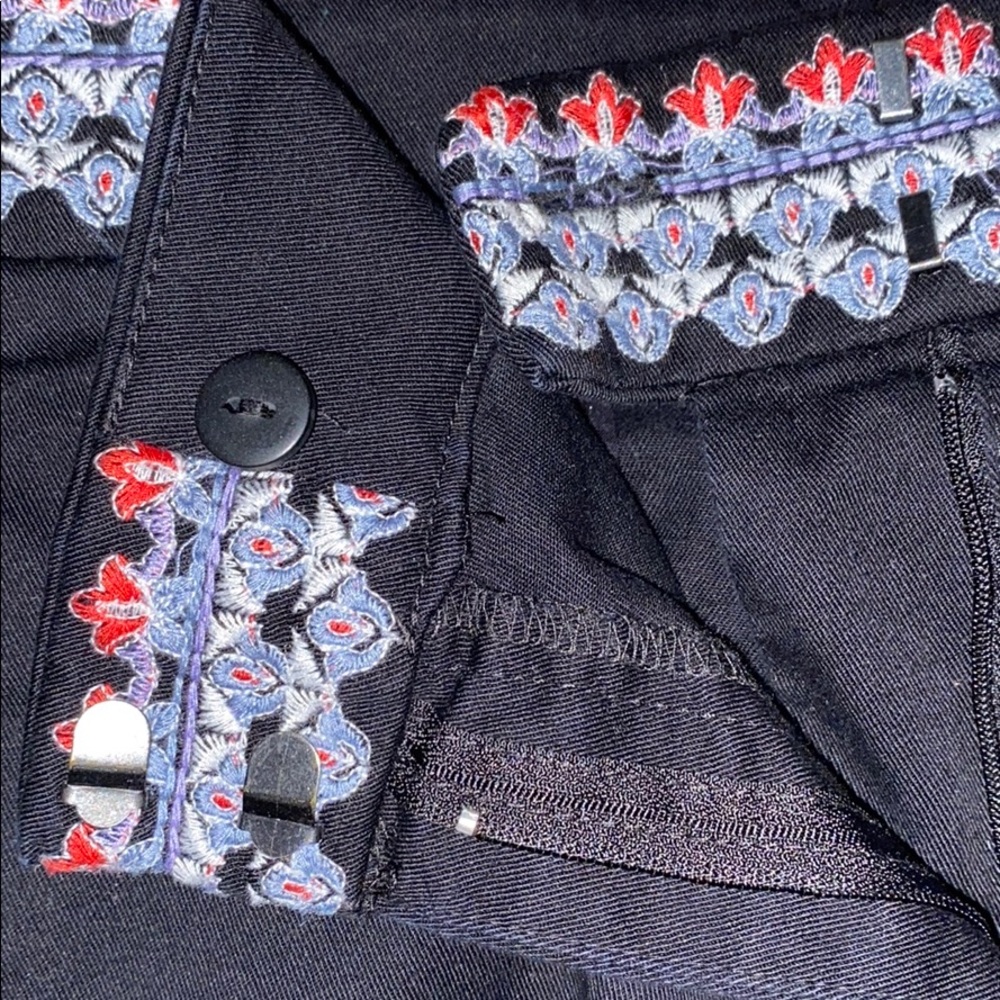Shorts - Picture 3 of 5